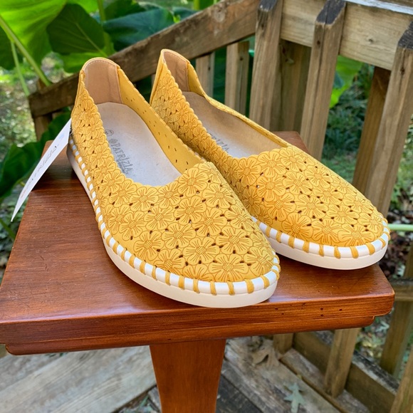 PATRIZIA BY SPRING STEP - Beautiful/Never Worn Spring/Summer Attire Shoes - Picture 1 of 7